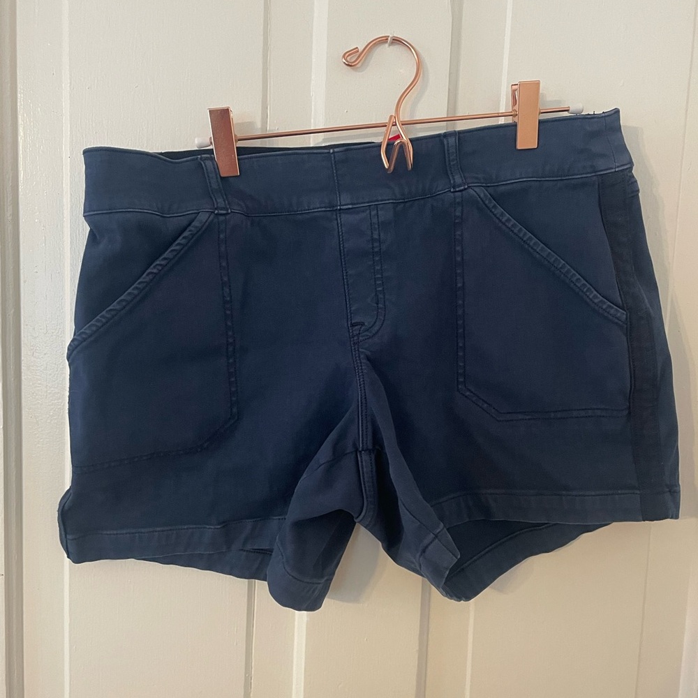 SPANX dark wash shorts Sz L